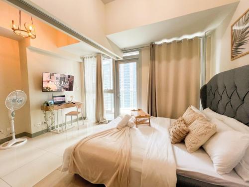 Luxury BGC Condo Near Uptown, Grand Hyatt #upt219k