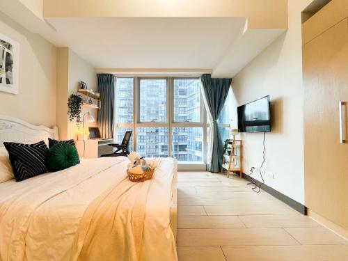 Upscale BGC Stay Near Mitsukoshi #upt130g