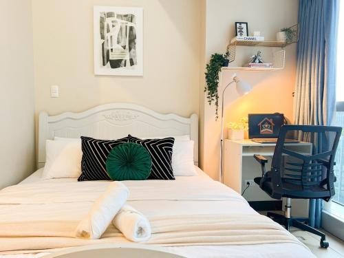 Upscale BGC Stay Near Mitsukoshi #upt130g