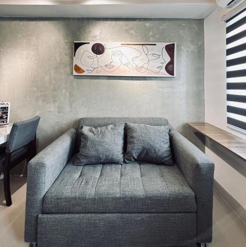 A Smooth Cozy City Loft