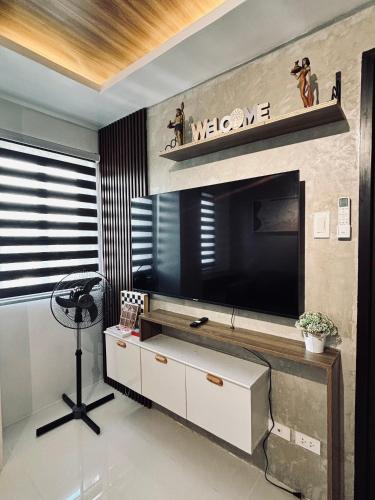 A Smooth Cozy City Loft