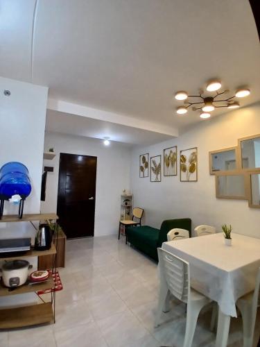 Minimalist Charm Cozy 2BR By Villahermia