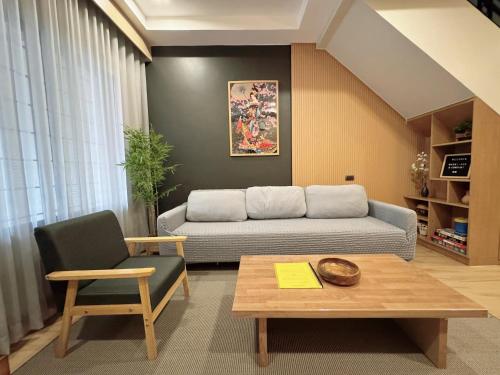 MUJI TOWNHOUSE SUITE in Central Makati BILLIARDS, KTV