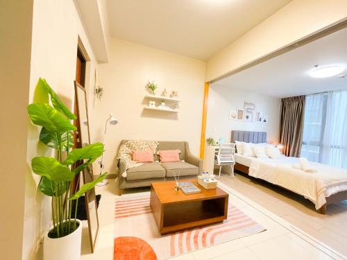 Luxury BGC Condo, Steps to Uptown Mall #oursw31i