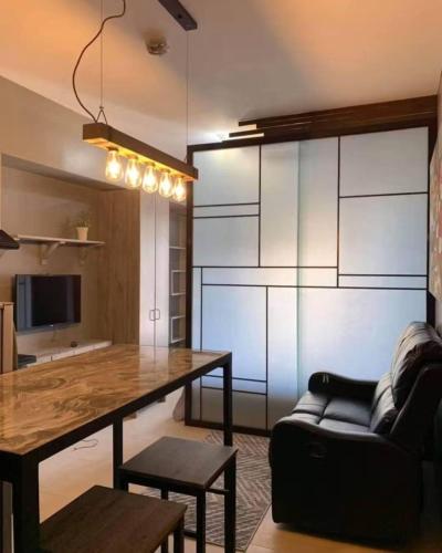 Stylish Studio with Divider in Central Location