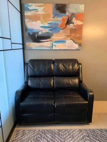 Stylish Studio with Divider in Central Location