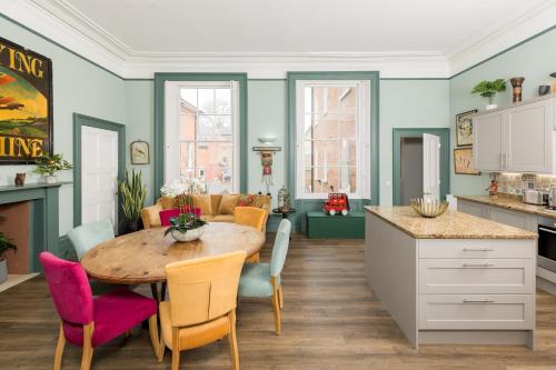 Judges Lodgings Hotel Apartments Gloucester Docks with Secure Parking