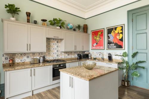 Judges Lodgings Hotel Apartments Gloucester Docks with Secure Parking