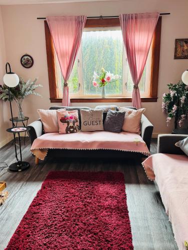 Park Road Holiday Home - Spacious 3 bedroom house with garden near Edinburgh