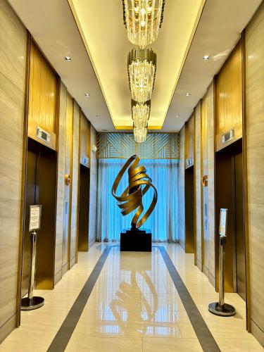 Serenitude Staycation by Khaila - Fame Residences