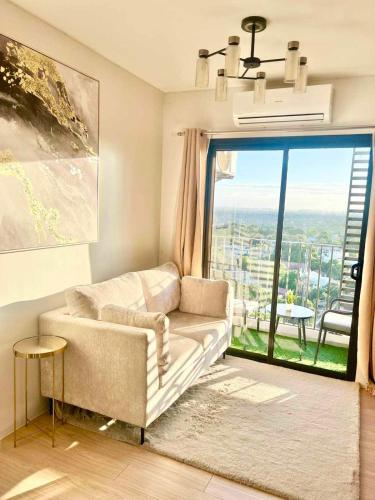 NEW! The Hive Residences - 1BR with Balcony & FREE Parking at Casa Arbo