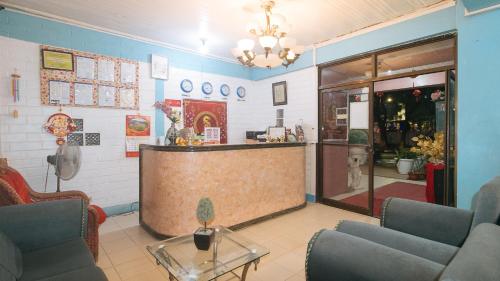 RedDoorz @ La Maria Pension and Tourist Inn