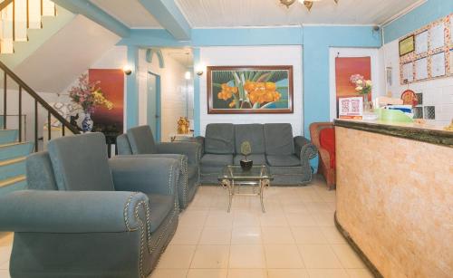 RedDoorz @ La Maria Pension and Tourist Inn