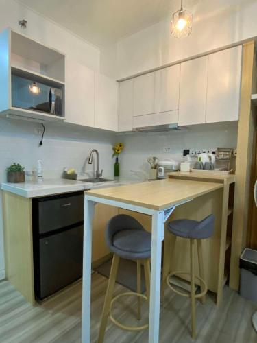 Homely Space at Avida Riala T4 IT Park by Snug Retreat with Pool & Fast WiFi