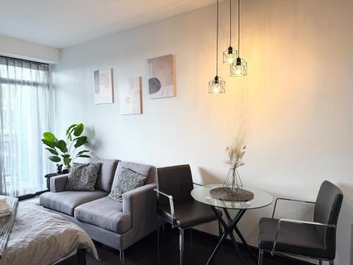 Sky-High Studio with Netflix, Sunset View, and Disney