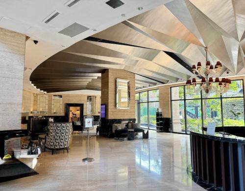 Sky-High Studio with Netflix, Sunset View, and Disney