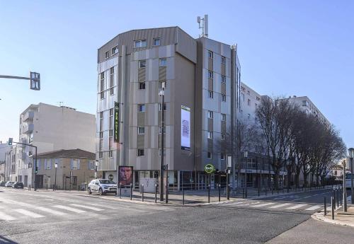 B&B Hôtel Nîmes Centre Arènes