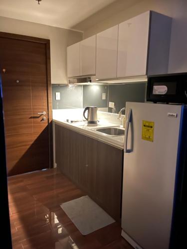 Destina, 100Mbps at Air Residences, Makati, MetroManila, Netflix