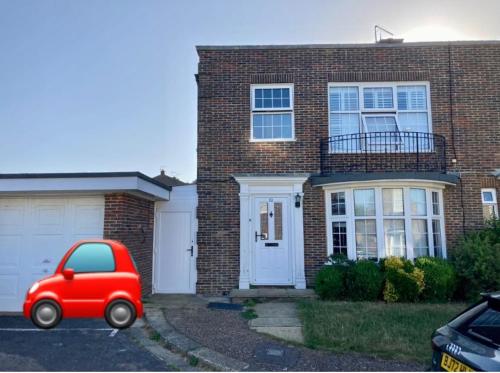 Central ensuite guest unit with air conditioning and free on street parking