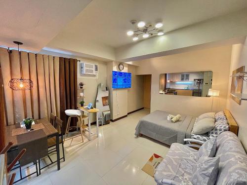 NAIA Terminal 3 Condo Newport with WIFI Netflix Pool