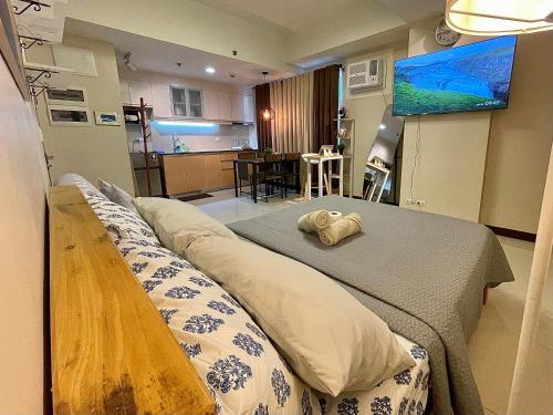 NAIA Terminal 3 Condo Newport with WIFI Netflix Pool