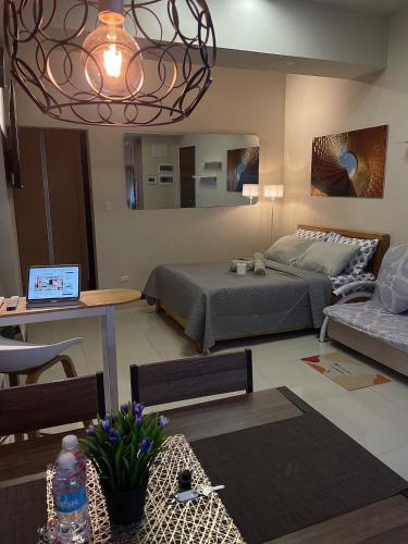 NAIA Terminal 3 Condo Newport with WIFI Netflix Pool