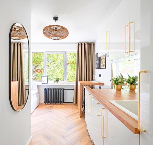 Oasis Airport Studios by RevalHome