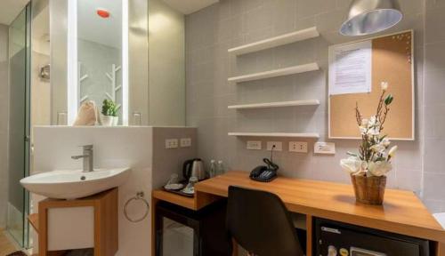 Selah Pods Hotel