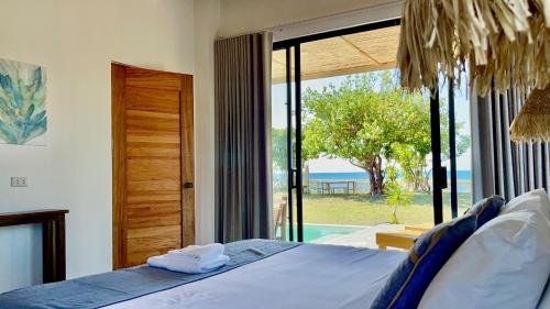 Besu Villas Santa Ana - beachfront whole Villa with pool