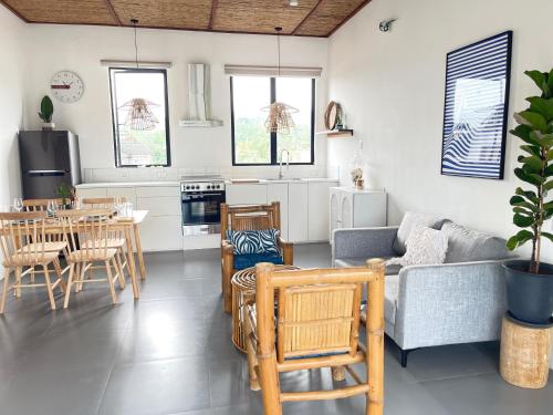 Besu Villas Santa Ana - beachfront whole Villa with pool