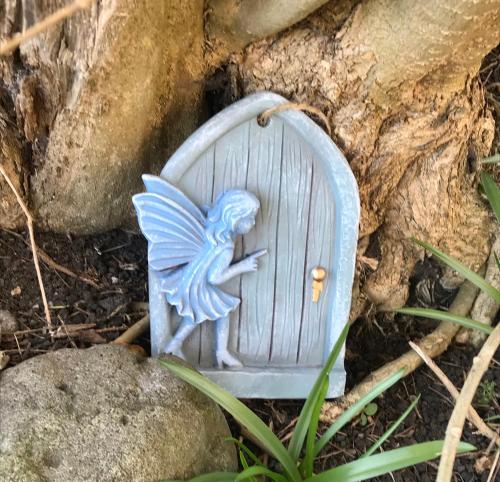 fAiRy DeLL - 247 check in Boutique hotel with cozy lockable rooms, tv, tea tray with choccies, free wifi and parking, COA, all are welcome