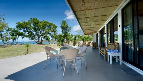 Besu Villas Santa Ana - beachfront whole Villa with pool