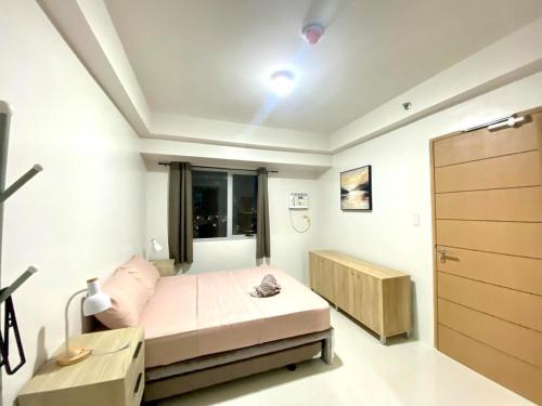 One Br with Balcony at East Gate