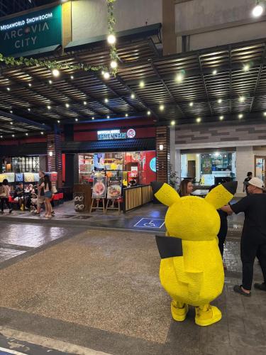 Elegant 1BR with Great View, Panoramic Pool Near Ortigas CBD - 24