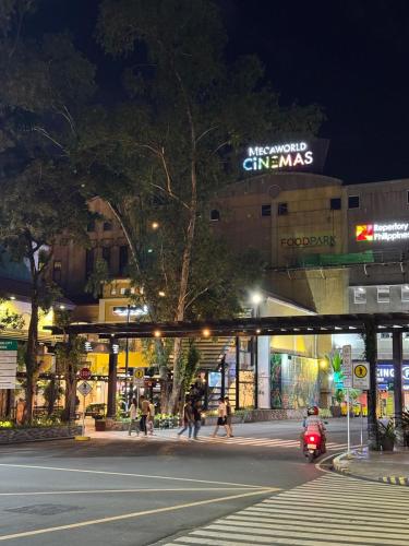 Elegant 1BR with Great View, Panoramic Pool Near Ortigas CBD - 24