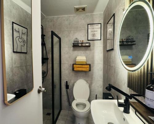 2 Bed Luxe Stay with Netflix and Pool, 10 min walk to Fuente - the Heart of Cebu City