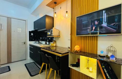 2 Bed Luxe Stay with Netflix and Pool, 10 min walk to Fuente - the Heart of Cebu City