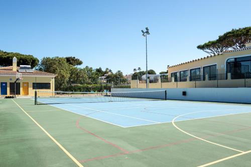 Browns Sports & Leisure Club