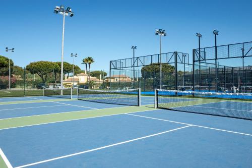 Browns Sports & Leisure Club