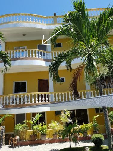 Studio apartment with pool and ocean views