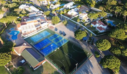 Browns Sports & Leisure Club