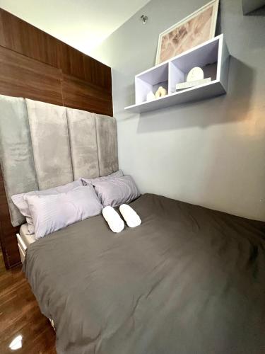 Apartment in Air Residences, Makati with wifi, Netflix, pool, mall and more