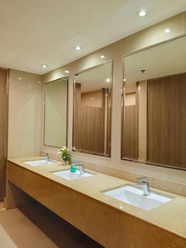 BP952 With Balcony and River View