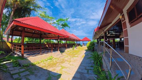 Cockatoo Pool & Beachfront Transient Your Relaxing Family Getaway by the Sea