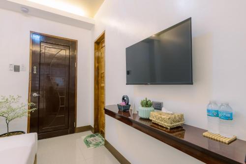 Loboc Riverside Inn & Restaurant