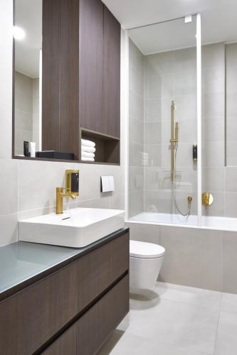 Residence Three Golden Crowns