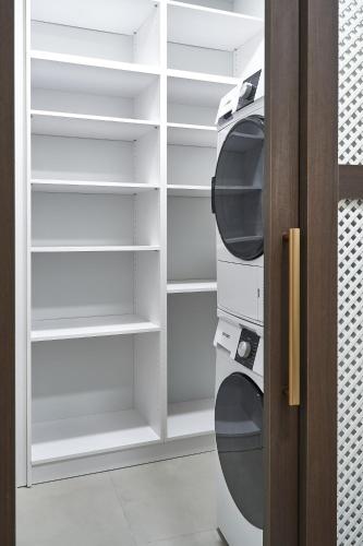 Residence Three Golden Crowns