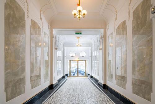 Best Western Plus Celebrity Suites