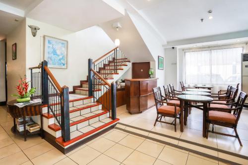 Apple Tree Suites by OYO Rooms