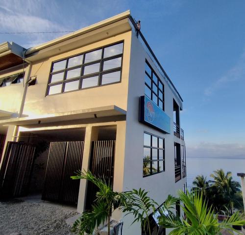 Exclusive Beachfront House with Pool Batangas 16pax